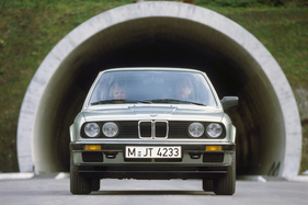 BMW 325i (1988) - nur ein serienmässiger Aussenspiegel beim E30 (1988)