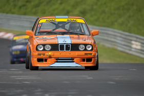 BMW 325i (1990) beim 3-Stunden-Rennen des ADAC Eifelrennen 2012 (1990)