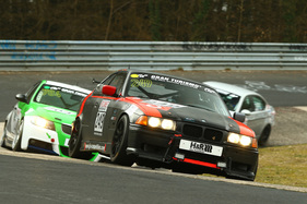 BMW 325i (1995) am ersten VLN-Rennen der Saison von 2019 (65. ADAC Westfalenfahrt) am Nürburgring