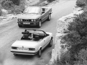 BMW 325i Cabrio (1987) - Vorder- und Rückansicht