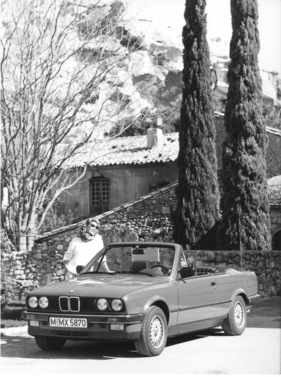BMW 325i Cabrio (1987) - mit Werks-Alu-Rädern