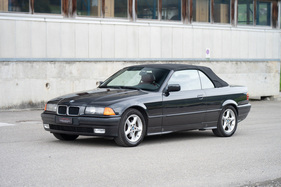 BMW 325i Cabriolet (1993) - als Lot 02 an der Versteigerung "Klassische Automobile & Motorräder" der Oldtimer Galerie in Toffen am 18. Oktober 2025