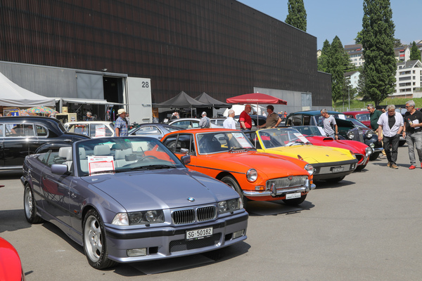 BMW 325i Cabriolet (1994) - E36, fresh from MFK, on the vehicle market between the halls - Swiss Classic World Lucerne 2023