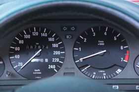 BMW 325i Cabriolet (E30, 1989) - gut ablesbar und schön gezeichnet