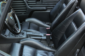 BMW 325i Cabriolet (E30, 1989) - viel Seitenhalt, aber relativ tiefe Sitzposition