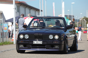 BMW 325i Cabriolet - mit einigem Zubehör - am 2. TCS Youngtimer und Classictreffen in Pratteln im Jahr 2016