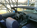 BMW 325i E36 Cabriolet (1993) – Das Cockpit. Dass es sich beim Fotomodell um ein Exemplar mit Automatik handelt, erkennt man sofort.