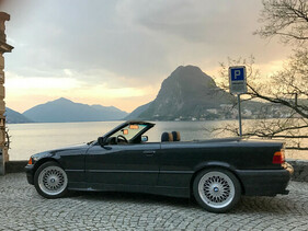 BMW 325i E36 Cabriolet (1993) – In der Linienführung macht sich das Verdeck auch im geschlossenen Zustand minimal bemerkbar.
