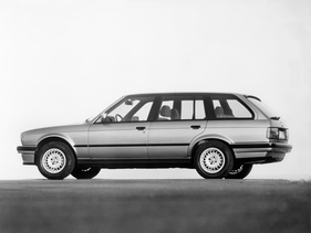 BMW 325ix Touring (1987) - Estate car of the E30 series with all-wheel drive