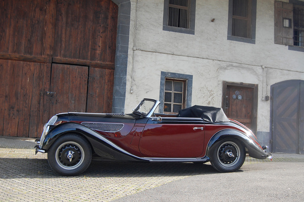 Bild: BMW 327-328 Cabriolet (1938) - angeboten an der Versteigerung der Oldtimer Galerie anlässlich der Dolder Classics am 7. Juni 2014