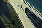 Bild: BMW 327 Cabriolet (1940) - Entriegelung der einteiligen Motorhaube