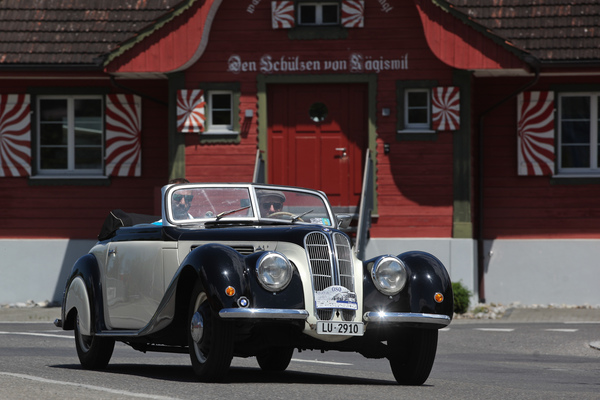 BMW 327 Sport Roadster (1938) - auf Taxifahrt - Oldtimer in Obwalden (O-iO) 2019