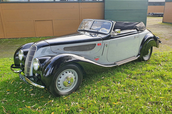 BMW 327 Sportkabriolett (1939) - als Lot 123 an der Versteigerung der Oldtimer Galerie in Gstaad am 29. Dezember 2022