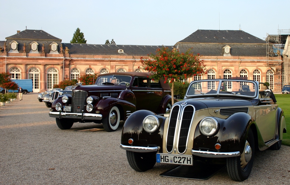 BMW 327 von 1938 am Concours d'Élégance der Classic-Gala Schwetzingen in 2005