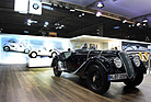 BMW 328 (1935) - dahinter ein Kinderauto des gleichen Typs (Rétromobile 2013)