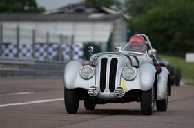 BMW 328 (1938) am Grand Prix de l'Age d'Or 2016 in der Kategorie "Trophée Légende"