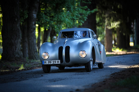 BMW 328 (1939) - detailgetreuer Nachbau der Kamm-Rennlimousine an der Rallye "1000 Millas Sport" in Patagonien