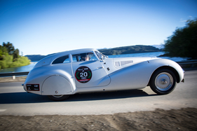 BMW 328 (1939) - detailgetreuer Nachbau der Kamm-Rennlimousine an der Rallye "1000 Millas Sport" in Patagonien
