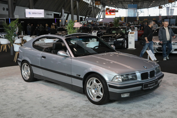 Bild BMW 328i Cabriolet Karmann (1994) - Einzelstück "Karmann K2" mit variabel öffnendem Glasdach - 24. Retro Classics 2025