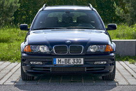 BMW 330i Touring (2000) - auch mit Spiegeln keine zwei Meter breit