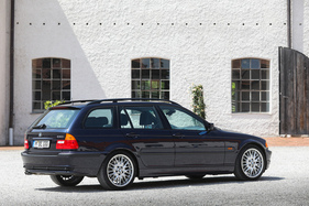 BMW 330i Touring (2000) - hinter der Heckklappe verbergen sich 435 Liter Ladevolumen, das auf 1345 vergrössert werden kann
