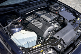 BMW 330i Touring (2000) - längs eingebauter Reihensechszylinder