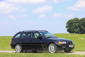 BMW 330i Touring (2000) - nicht ganz 4,5 Meter lang BMW 330i Touring (2000) - nicht ganz 4,5 Meter lang