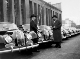 BMW 501 (1952) - Auslieferung der ersten BMW 501 mit Sechszylindermotor (1952)