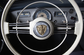 BMW 501 (1954) - auf der Lenkrad-Nabe prangt das 'Münchner Kindl'