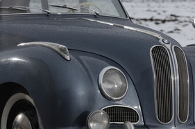 BMW 501 (1954) - die Blinklichter dienten auch als Peilkanten