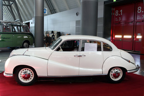 BMW 501 (1954) - mit 60 Jahren so ziemlich der älteste BMW 501 auf Achse - gezeigt auf dem Stand des BMW V8 Clubs - Retro Classics Stuttgart 2014