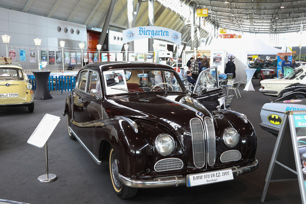 BMW 501 (1955) - V8-Limousine auf dem Stand des BMW-V8-Clubs - 24. Retro Classics 2025