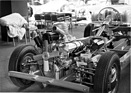 BMW 502 (1955) - Blick auf die Mechanik und den V8-Motor - Genfer Automobilsalon 1955