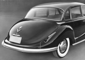 BMW 502 (1955) - rundliches Heck - über die Motorisierung bestehen keine Zweifel