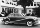 BMW 502 (1955) - schwungvoll angedeutete Kotflügelläufe