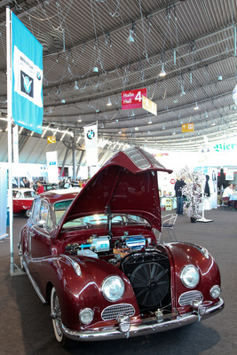 BMW 502 (1958) - Barockengel mit offenem Maul auf dem BMW-V8-Clubstand - Retro Classics Stuttgart 2019 (1958)