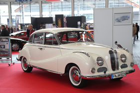 BMW 502 (1958) - auf dem Stand des BMW-V8-Clubs - Motorworld Classics Bodensee 2019