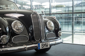 BMW 502 2.6 Luxus (1960) – interessantes, aber leider unzulässiges Kennzeichen – Retro Classics 2022 (1960)