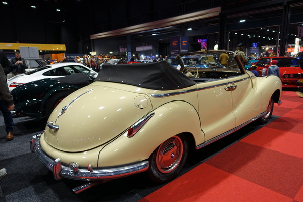 BMW 502 Cabriolet (1954) – im Angebot für 155'000 Euro – Classic Car Show Maastricht 2025