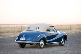 BMW 502 Cabriolet by Baur (1956) - unterhalt der Gürtellinie sind die Unterschiede zur Serien-Limousine gering BMW 502 Cabriolet by Baur (1956) - unterhalt der Gürtellinie sind die Unterschiede zur Serien-Limousine gering