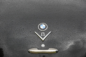 BMW 502 V8 (1958) - V8-Zeichen auf dem Heck - Albisgütli Classics - Cars & Bikes August 2021