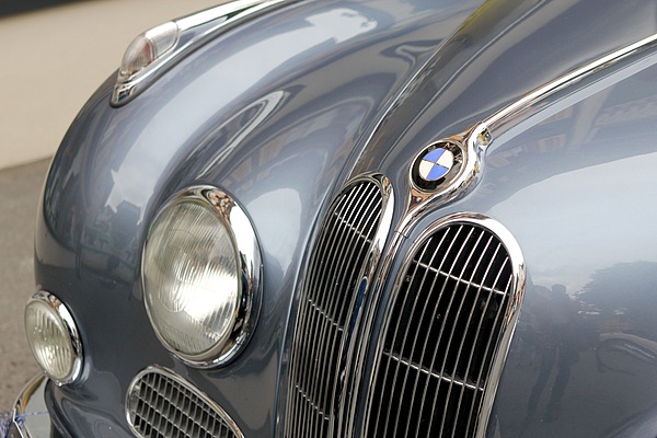 BMW 502 V8 (Barockengel) (1954) - Oldtimer in Obwalden OiO 2011 - viel Chromschmuck auf dem Barockengel