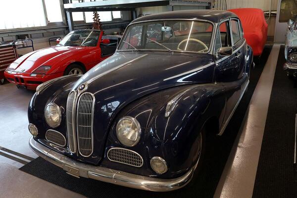 Bild: BMW 502 V8 Scheunenfund – für CHF 13'600 versteigert