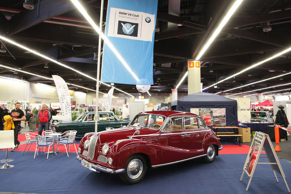 BMW 502 V8 wirbt für den BMW V8-Club - Retro Classics Bavaria 2019