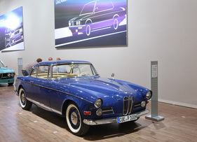 BMW 503 Coupé (1959) - 273 dieser Coupés wurden gebaut, mit 190 km/h war der knapp 30'000 DM teure Wagen schnell und exklusiv - Techno Classica 2015