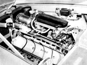 BMW 507 (1955) - Nach vorn öffnet sich die Motorhaube und gibt den Blick frei