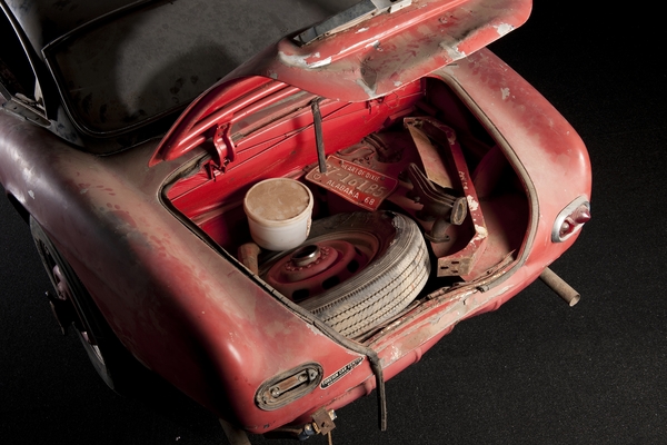 Image: BMW 507 (1957) - the ex-car of Hans Stuck and Elvis - unrestored - exhibited at the BMW Museum in 2014