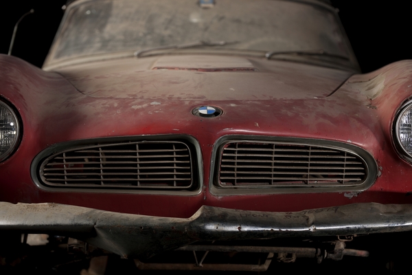 Bild: BMW 507 (1957) - das Ex-Auto von Hans Stuck und Elvis - unrestauriert - ausgestellt im BMW Museum im Jahr 2014