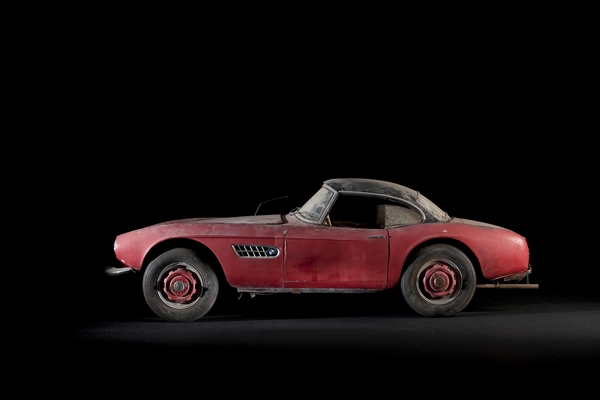 Bild: BMW 507 (1957) - das Ex-Auto von Hans Stuck und Elvis - unrestauriert - ausgestellt im BMW Museum im Jahr 2014