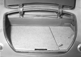 BMW 507 (1958) - Blick in den Kofferraum des Testwagens